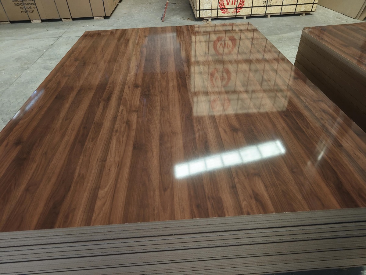 How to choose suitable Plywood for yourself(图1) 1e2b3bd9e90991e805a461df160b7e5b_origin(1).jpg